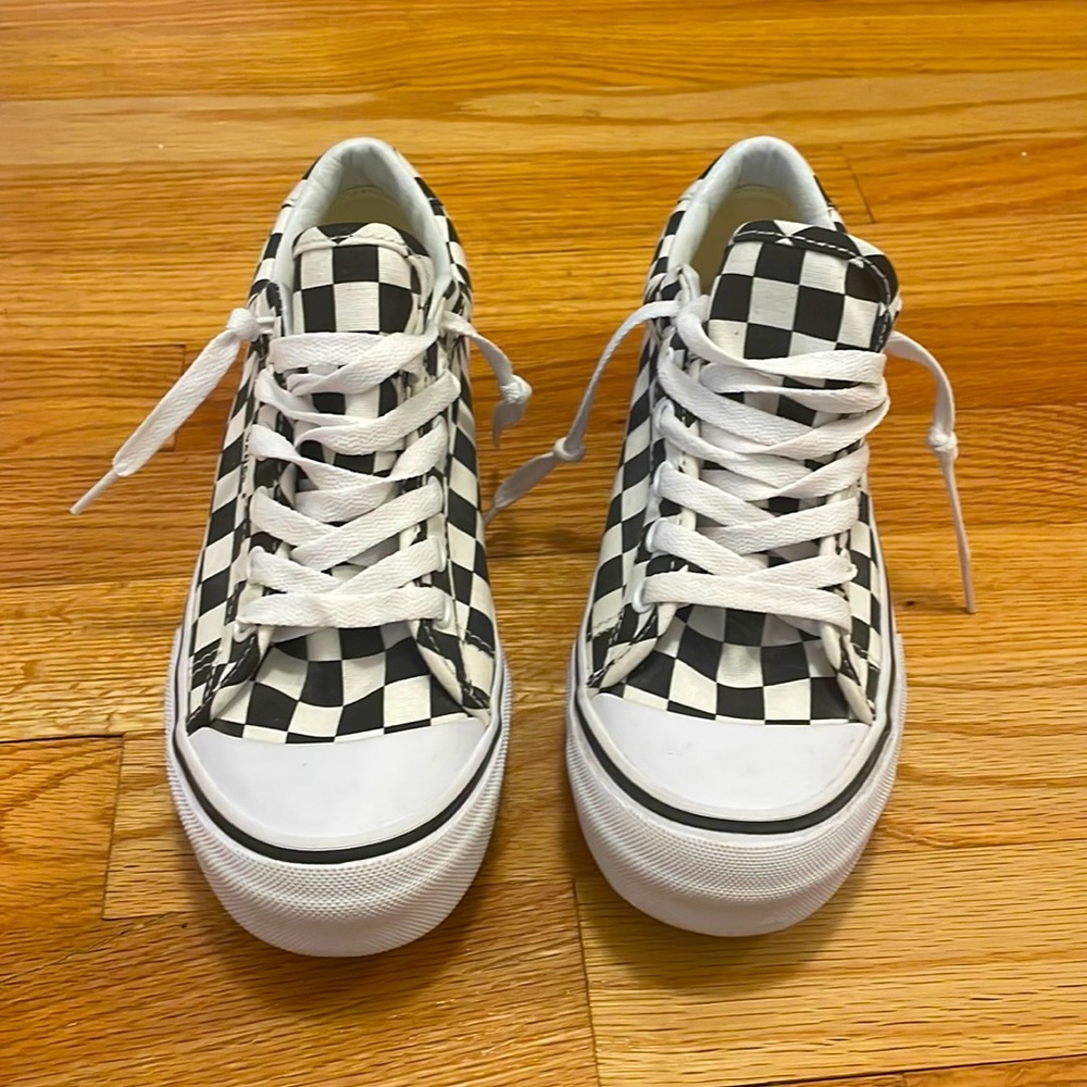 Vans Checkered tie up sneakers size 7 never worn
